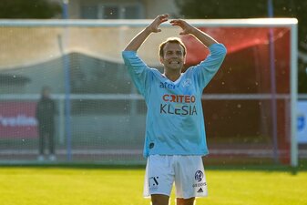 Hat das Ergebnis und die Torschützen gegen Polen richtig getippt: Frankreichs Präsident Emmanuel Macron bei einem Benefiz-Spiel. Hat das Ergebnis und die Torschützen gegen Polen richtig getippt: Frankreichs Präsident Emmanuel Macron bei einem Benefiz-Spiel.