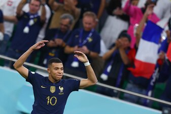 Frankreichs Kylian Mbappe jubelt nach seinem Tor zum 3-0 gegen Polen. Frankreichs Kylian Mbappe jubelt nach seinem Tor zum 3-0 gegen Polen.