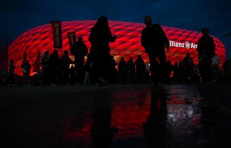 Für das Spiel der Fußballerinnen des FC Bayern gegen den FC Barcelona werden in der Allianz Arena über 20.000 Zuschauer erwartet. Für das Spiel der Fußballerinnen des FC Bayern gegen den FC Barcelona werden in der Allianz Arena über 20.000 Zuschauer erwartet.