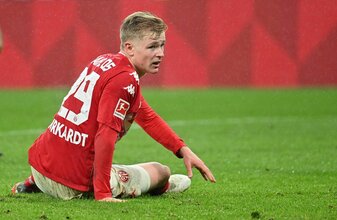 Muss sich einer Knie-OP unterziehen: Mainz-Stürmer Jonathan Burkardt. Muss sich einer Knie-OP unterziehen: Mainz-Stürmer Jonathan Burkardt.