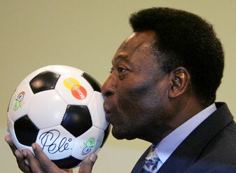 Hat sich per instagram an die aktuellen Spieler der Seleção gewandt: Brasiliens Fußball-Legende Pelé. Hat sich per instagram an die aktuellen Spieler der Seleção gewandt: Brasiliens Fußball-Legende Pelé.