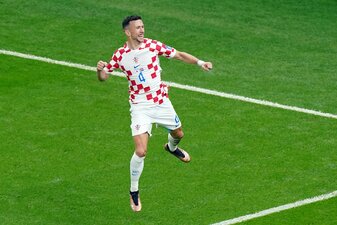 Kroatiens Ivan Perisic feiert sein Tor zum 1:1 gegen Japan. Kroatiens Ivan Perisic feiert sein Tor zum 1:1 gegen Japan.