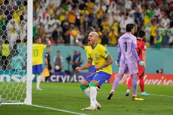 Brasiliens Richarlison jubelt nach seinem Tor zum 3-0 gegen Südkorea. Brasiliens Richarlison jubelt nach seinem Tor zum 3-0 gegen Südkorea.