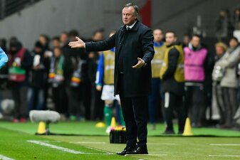 Bereits von Dezember 2011 bis April 2020 war er Trainer von Nordirland: Michael O'Neill. Bereits von Dezember 2011 bis April 2020 war er Trainer von Nordirland: Michael O'Neill.