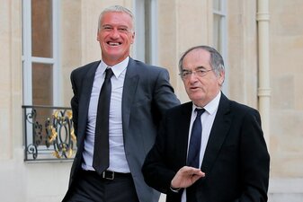 Frankreichs Nationaltrainer Didier Deschamps (links) unr Verbandspräsident Noel Le Graet. Frankreichs Nationaltrainer Didier Deschamps (links) unr Verbandspräsident Noel Le Graet.