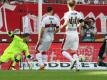 Platzsturm in Stuttgart nach Pleite gegen Mainz (Quelle: PIXATHLON/SID-IMAGES)
<br>© 2016 SID