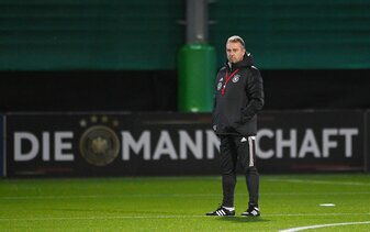 Bundestrainer Hansi Flick ist 16 Monate im Amt, und wird es auch weiter bleiben. Bundestrainer Hansi Flick ist 16 Monate im Amt, und wird es auch weiter bleiben.