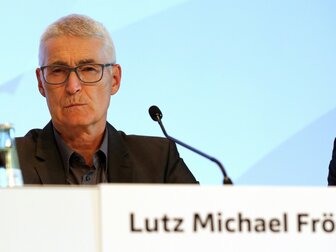 Fröhlich räumt Probleme beim VAR ein Fröhlich räumt Probleme beim VAR ein