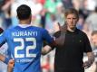 Hoffenheims Trainer Julian Nagelsmann (r) ist beliebt bei seinen Spielern. Foto: Peter Steffen