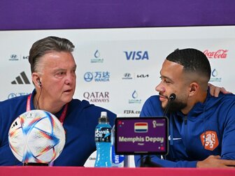 Van Gaal und Depay: "Jetzt küssen wir uns auf den Mund" Van Gaal und Depay: "Jetzt küssen wir uns auf den Mund"