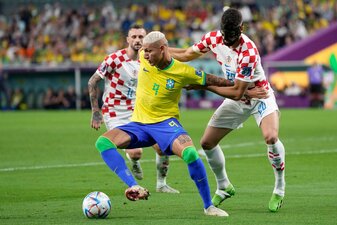 Stürmer Richarlison (M) und die Seleção hatten in Katar vom Gewinn des sechsten WM-Titels geträumt. Stürmer Richarlison (M) und die Seleção hatten in Katar vom Gewinn des sechsten WM-Titels geträumt.