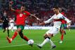 Cristiano Ronaldo (r) steht nun bei 196 Einsätzen für die portugiesische Nationalelf.