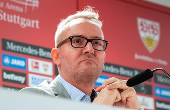 Der Vorstandsvorsitzende des VfB Stuttgart, Alexander Wehrle, nimmt an einer Pressekonferenz teil. Der Vorstandsvorsitzende des VfB Stuttgart, Alexander Wehrle, nimmt an einer Pressekonferenz teil.