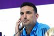 Argentiniens Cheftrainer Lionel Scaloni nimmt an einer Pressekonferenz teil