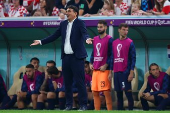 Will nach der Niederlage gegen Argentinien im Amt bleiben: Kroatiens Trainer Zlatko Dalic an der Seitenlinie. Will nach der Niederlage gegen Argentinien im Amt bleiben: Kroatiens Trainer Zlatko Dalic an der Seitenlinie.