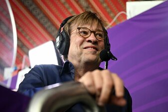 Sportkommentator Béla Réthy vor dem Spiel. Sportkommentator Béla Réthy vor dem Spiel.