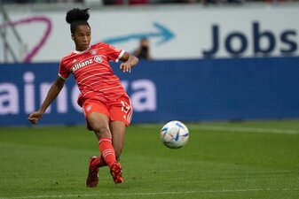 Hat den FC Bayern beim FC Rosengard in Führung geköpft: FCB-Verteidigerin Tainara. Hat den FC Bayern beim FC Rosengard in Führung geköpft: FCB-Verteidigerin Tainara.