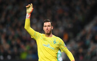 Werder-Torwart Jiri Pavlenka leidet an einem Hexenschuss. Werder-Torwart Jiri Pavlenka leidet an einem Hexenschuss.