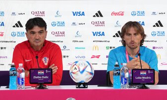 Kroatiens Luka Modric (r) und Trainer Zlatko Dalic nehmen an einer Pressekonferenz teil. Kroatiens Luka Modric (r) und Trainer Zlatko Dalic nehmen an einer Pressekonferenz teil.