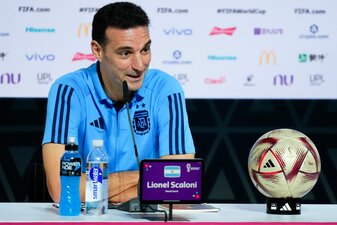Argentiniens Nationaltrainer Lionel Scaloni bei einer Pressekonferenz. Argentiniens Nationaltrainer Lionel Scaloni bei einer Pressekonferenz.