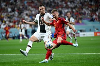 Kehrte früh von der WM nach Leipzig zurück: Spaniens Dani Olmo (r). Kehrte früh von der WM nach Leipzig zurück: Spaniens Dani Olmo (r).