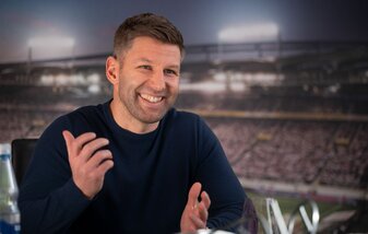 ARD-Experte Thomas Hitzlsperger ist genervt vom Fußball-Weltverband FIFA und ihrem Präsidenten. ARD-Experte Thomas Hitzlsperger ist genervt vom Fußball-Weltverband FIFA und ihrem Präsidenten.
