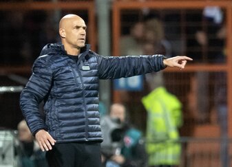 Hofft auf Verstärkungen für den Abstiegskampf: Bochum-Coach Thomas Letsch. Hofft auf Verstärkungen für den Abstiegskampf: Bochum-Coach Thomas Letsch.