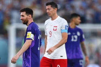 Weltfußballer unter sich: Lionel Messi (l) und Robert Lewandowski. Weltfußballer unter sich: Lionel Messi (l) und Robert Lewandowski.