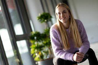 Fußball-Nationalspielerin Giulia Gwinn hatte sich zum zweiten Mal das Kreuzband gerissen. Fußball-Nationalspielerin Giulia Gwinn hatte sich zum zweiten Mal das Kreuzband gerissen.