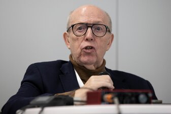 Reiner Calmund glaubt, dass Bayer Leverkusen noch einen internationalen Platz ereichen kann. Reiner Calmund glaubt, dass Bayer Leverkusen noch einen internationalen Platz ereichen kann.