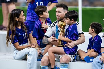 Wurde in Katar Fußball-Weltmeister: Lionel Messi. Wurde in Katar Fußball-Weltmeister: Lionel Messi.