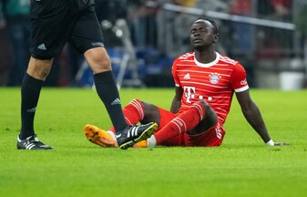 Sadio Mané hatte einen Sehnenriss am rechten Wadenbeinköpfchen erlitten und verpasste deshalb auch die WM in Katar. Sadio Mané hatte einen Sehnenriss am rechten Wadenbeinköpfchen erlitten und verpasste deshalb auch die WM in Katar.