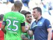 Wolfsburgs Trainer Dieter Hecking (r) muss nächste Saison auf Naldo verzichten. Foto: Axel Heimken
<br>dpa-infocom GmbH