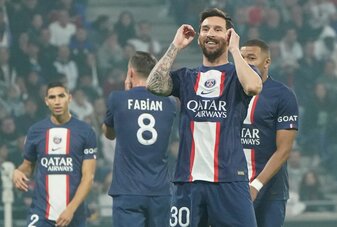 Lionel Messi wird mit PSG nach Katar und Saudi-Arabien reisen. Lionel Messi wird mit PSG nach Katar und Saudi-Arabien reisen.