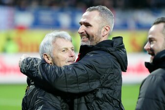 Rainer Ulrich (l) assistierte Tim Walter bei Holstein Kiel. Nun ist er im Alter von 73 Jahren gestorben. Rainer Ulrich (l) assistierte Tim Walter bei Holstein Kiel. Nun ist er im Alter von 73 Jahren gestorben.
