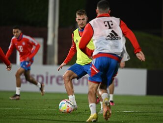 Joshua Kimmich vom FC Bayern München während einer Übungseinheit im Aspira-Sportpark. Joshua Kimmich vom FC Bayern München während einer Übungseinheit im Aspira-Sportpark.