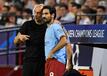 Ilkay Gündogan (r) mit City-Trainer Pep Guardiola.