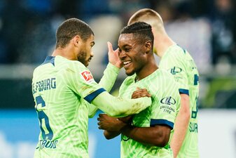 Wolfsburgs Ridle Baku (M) erzielte im ersten Test gegen Augsburg einen Doppelpack. Wolfsburgs Ridle Baku (M) erzielte im ersten Test gegen Augsburg einen Doppelpack.