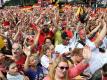 Die berliner Fanmeile lädt zum EM-Gruppenspiel ein (Quelle: FIRO/SID-IMAGES)
<br>
<br>
<br>© 2016 SID