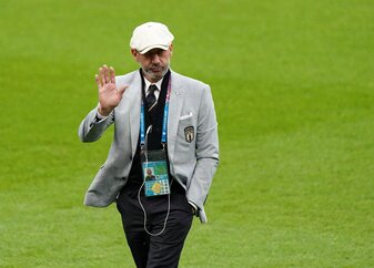 In Italien entflammt nach dem Tod von Gianluca Vialli eine Debatte über Doping im Fußball. In Italien entflammt nach dem Tod von Gianluca Vialli eine Debatte über Doping im Fußball.