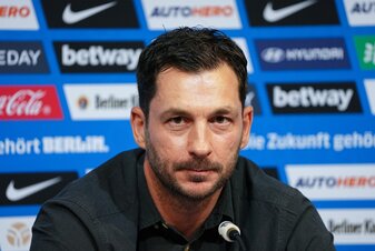 Sandro Schwarz fordert beim Neustart der Bundesliga fünf Prozent mehr Einsatz auf dem Platz. Sandro Schwarz fordert beim Neustart der Bundesliga fünf Prozent mehr Einsatz auf dem Platz.