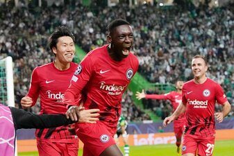 Randal Kolo Muani (M) steht bis 2027 in Frankfurt unter Vertrag. Randal Kolo Muani (M) steht bis 2027 in Frankfurt unter Vertrag.