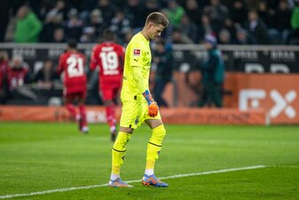 Gladbachs Torwart Jonas Omlin ist enttäuscht. Gladbachs Torwart Jonas Omlin ist enttäuscht.
