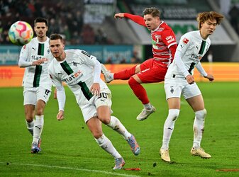 Borussia Mönchengladbach hat beim FC Augsburg verloren. Borussia Mönchengladbach hat beim FC Augsburg verloren.