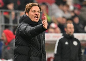 Ist mit Dortmund in Leverkusen gefordert: BVB-Coach Edin Terzic. Ist mit Dortmund in Leverkusen gefordert: BVB-Coach Edin Terzic.