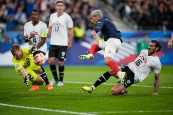 Torwart Patrick Pentz steht nun bei Bayer Leverkusen unter Vertrag. Torwart Patrick Pentz steht nun bei Bayer Leverkusen unter Vertrag.