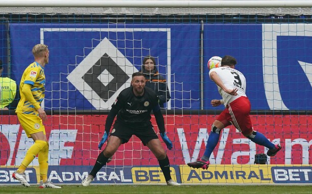 Moritz Heyer (r) sorgte mit seinem Tor für den HSV für die Vorentscheidung.