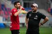 Kölns Jonas Hector (l) und Trainer Steffen Baumgart.