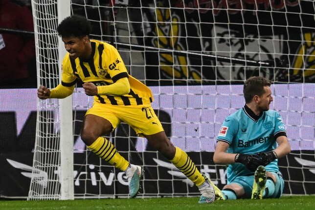 Dortmunds Karim Adeyemi feiert seinen Treffer zum 0:1 gegen Leverkusen.