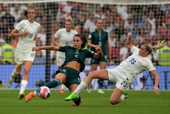 Der FC Arsenal möchte gerne Alessia Russo (r) von Manchester United verpflichten. Der FC Arsenal möchte gerne Alessia Russo (r) von Manchester United verpflichten.